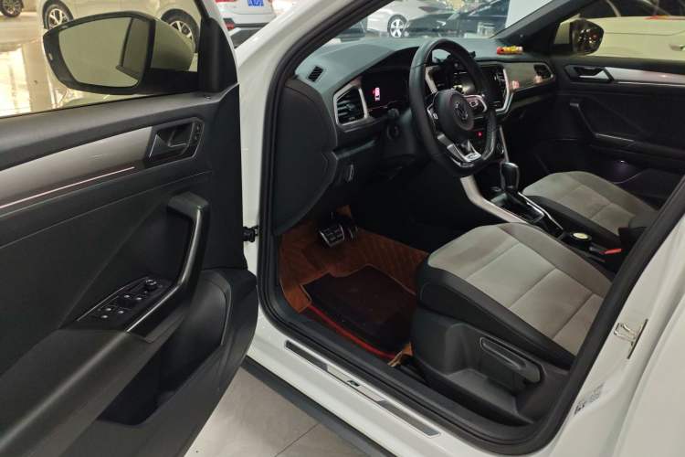 Used Volkswagen T-ROC 2020 280TSI DSG Two-Wheel Drive R-Line Pro