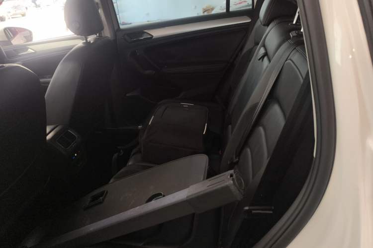 Used Volkswagen Tiguan L 2018 330TSI Automatic Two-Wheel Drive Comfort Edition Left Rear Seat