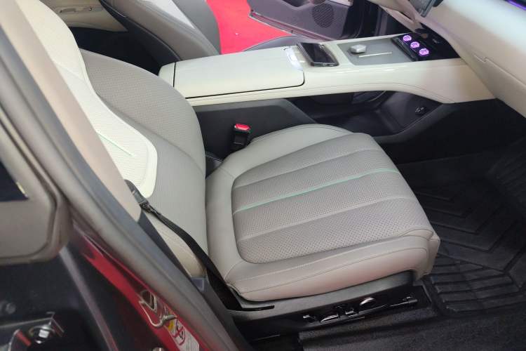 Used Deepal L07 2024 530Max Pure Electric Version Right Front Seat