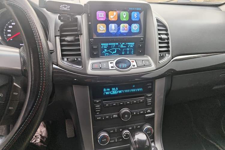 Used Chevrolet Captiva 2015 2.4L 4x4 Flagship Edition 7-Seater
