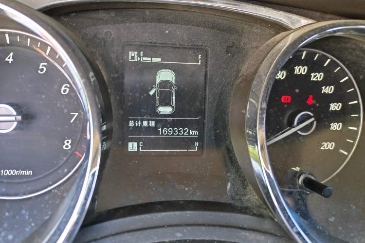 Used Baojun 730 2016 1.5L Manual Comfort Version 7 Seats China V Emission Standard Odometer Close Up