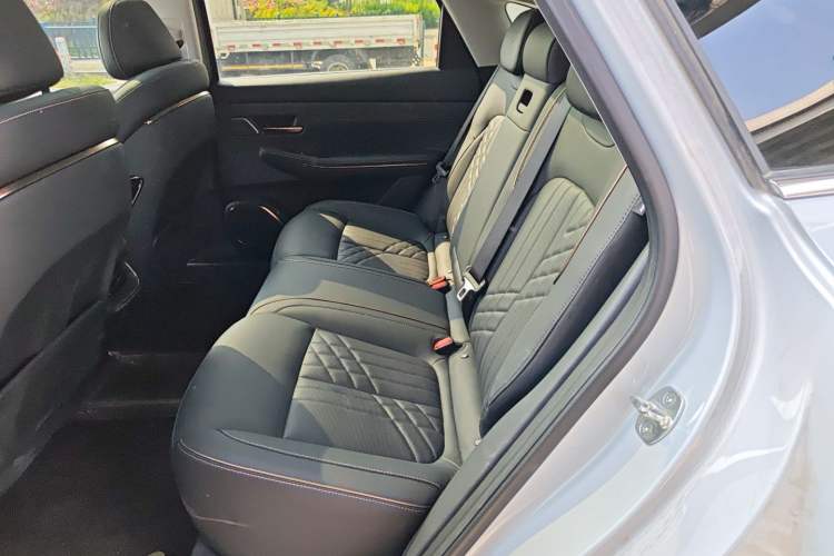 Used Baojun Enjoy 2025 Plug-in Hybrid 140km Luxury Edition Left Rear Seat