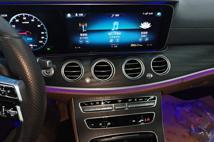 Used Mercedes-Benz E-Class New Energy 2022 Restyled E 350 e L Plug-in Hybrid Sports Sedan Audio And AC Panel