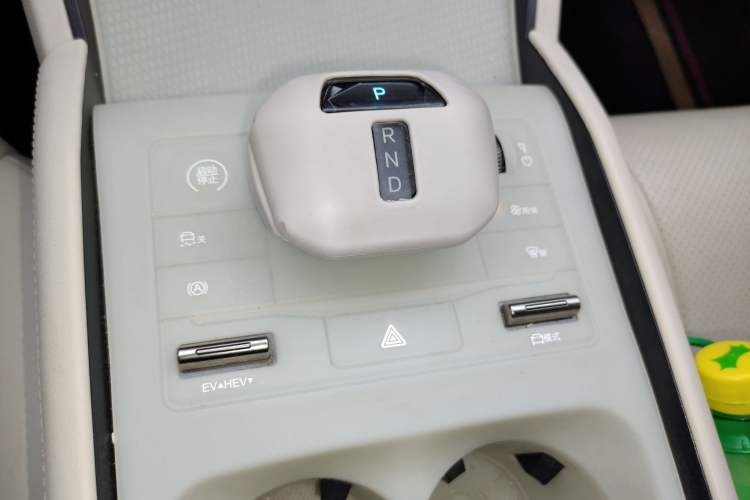 Used BYD Qin L 2024 DM-i 80KM Leading Model Gear Lever