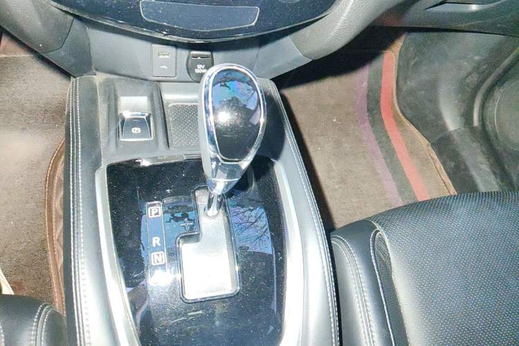 Used Nissan X-Trail 2020 2.0L XL ITS 3-Row CVT 2WD SmartConnect 7-Seater Comfort Edition Gear Lever