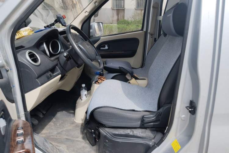 Used CHANGAN KAICHENG Ruixing M80 2018 1.5L Comfort Van Flat Roof Back-Hinged Doors 4G15S