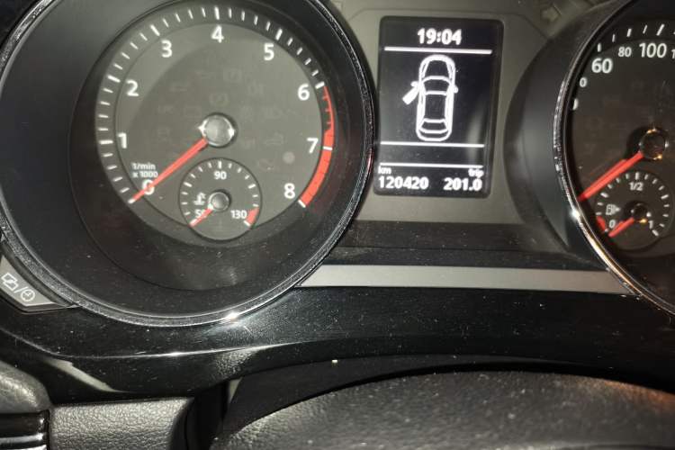 Used Volkswagen Sagitar 2018 280TSI DSG Comfort Model Odometer Close Up