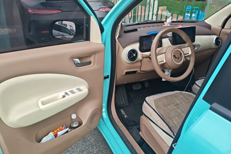 Used Wuling Hongguang MINIEV 2025 Four-Door Version Premium Edition Driver Seat