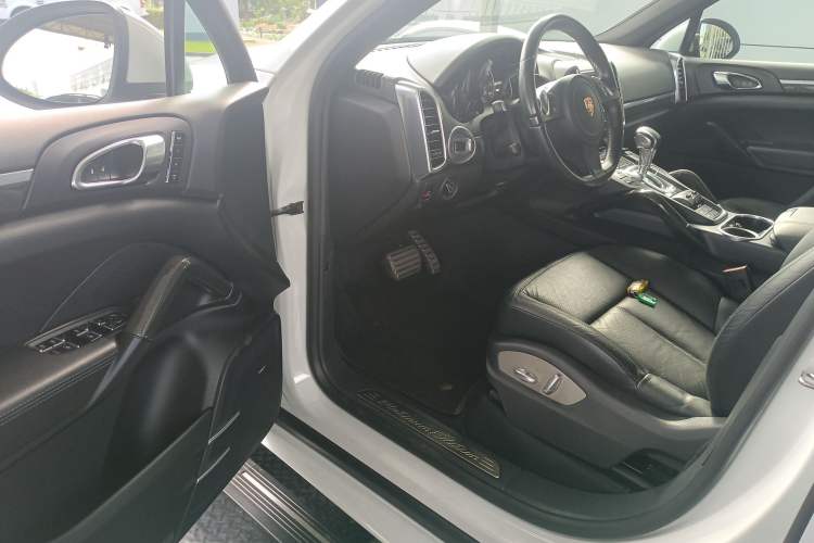 Used Porsche Cayenne 2014 Cayenne Platinum Edition 3.0T
