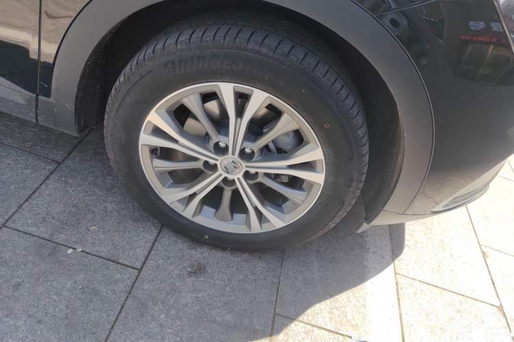Used Buick Envision 2023 Encore Plus 652T Five-Seat Luxury Model Right Front Wheel Hub
