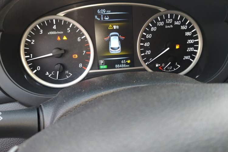 Used Nissan Tiida 2016 1.6L CVT Smart Drive Edition Odometer Close Up