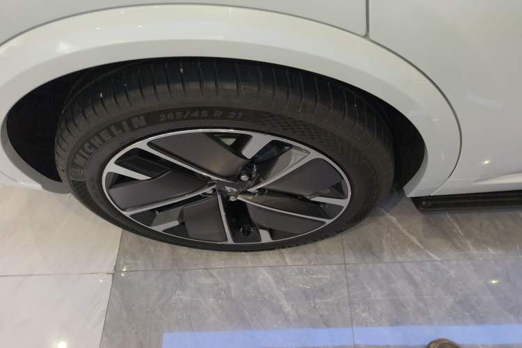 Used Li Auto L9 2025 Ultra Smart Refreshed Edition
