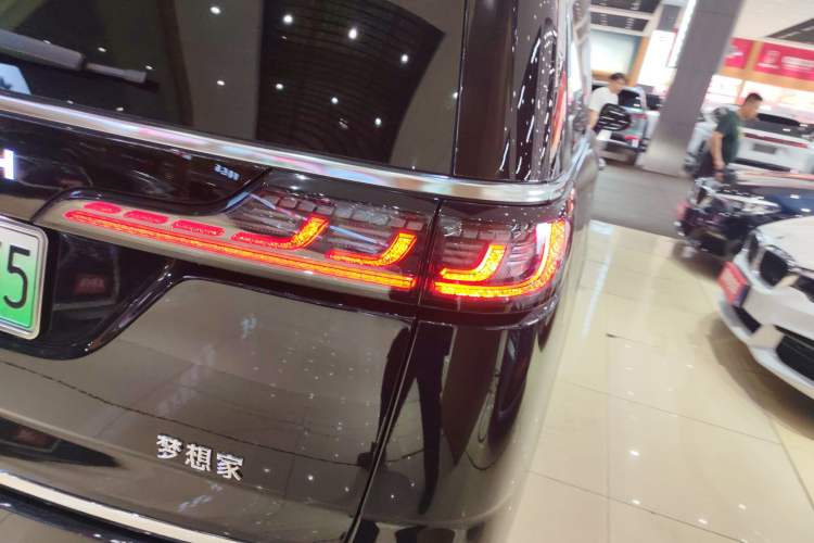 Used VOYAH Dream 2025 PHEV Four-Wheel-Drive Flagship Kunpeng Edition Exterior 3