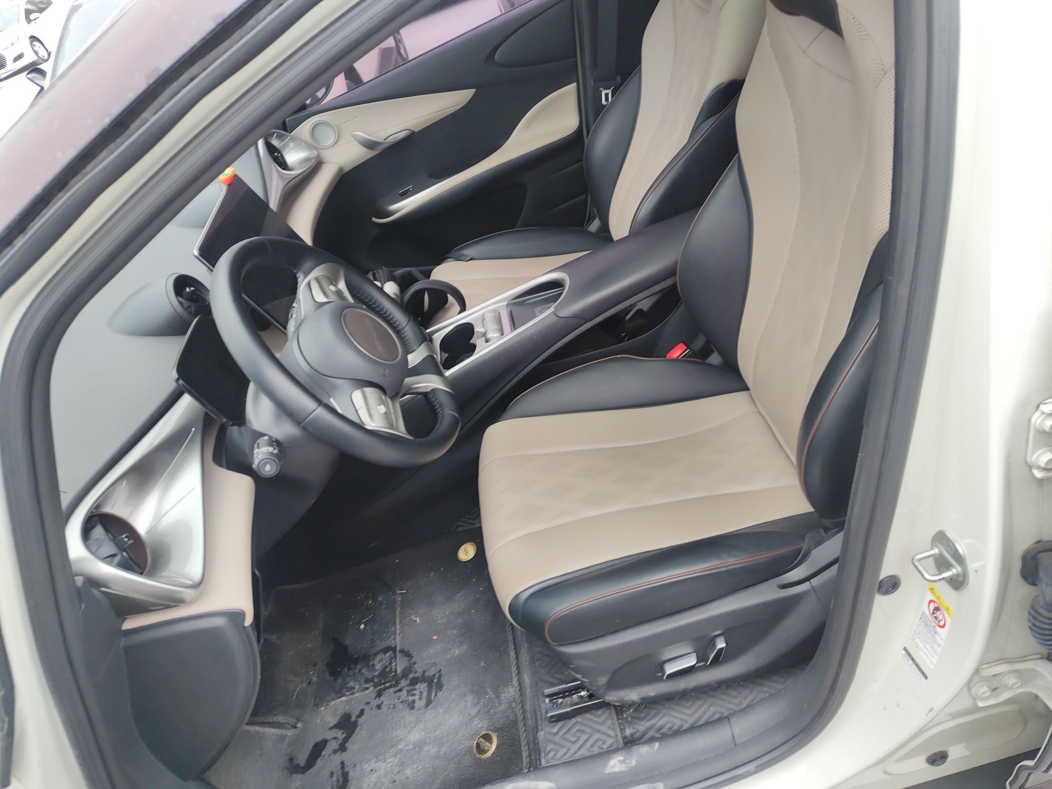 Переднее сиденье в автомобиле