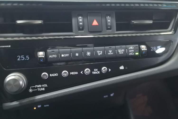 Used Lexus ES 2023 200 Excellence Edition
