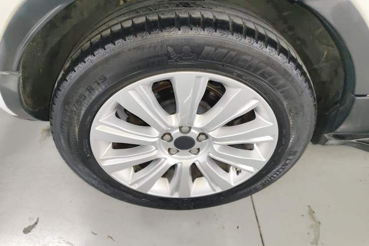 Used Land Rover Range Evoque 2015 2.0T Five-Door Zhiyao Edition Right Rear Wheel Hub