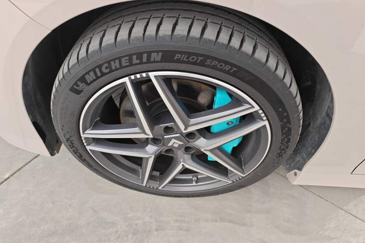 Used Hyptec GT 2025 710 Max Edition Left Front Wheel Hub