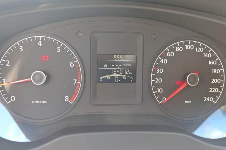 Used Volkswagen Sagitar 2014 Revised Version 1.6L Manual Comfort Edition Instrument Cluster