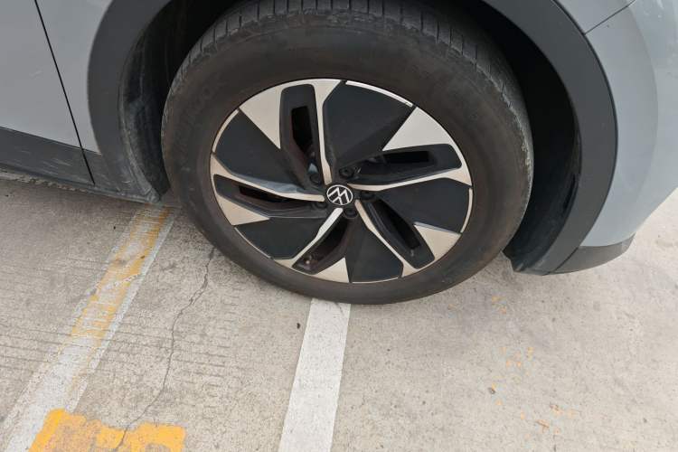 Used Volkswagen ID.4 CROZZ 2025 Pure Edition Right Front Wheel Hub