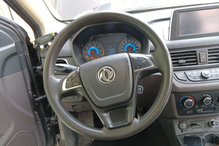 Used Dongfeng Fengon 330 2018 1.5L 330S Comfort Edition DK15 Steering Wheel