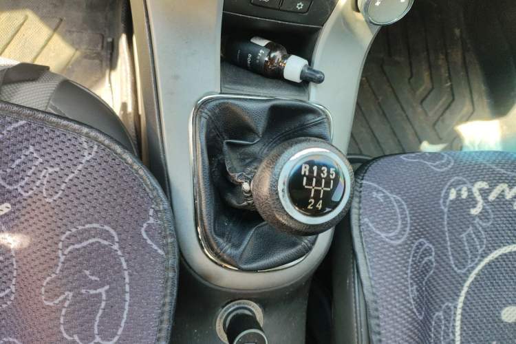 Used Chevrolet Cruze 2011 1.6L SE MT Transformers Edition Gear Lever
