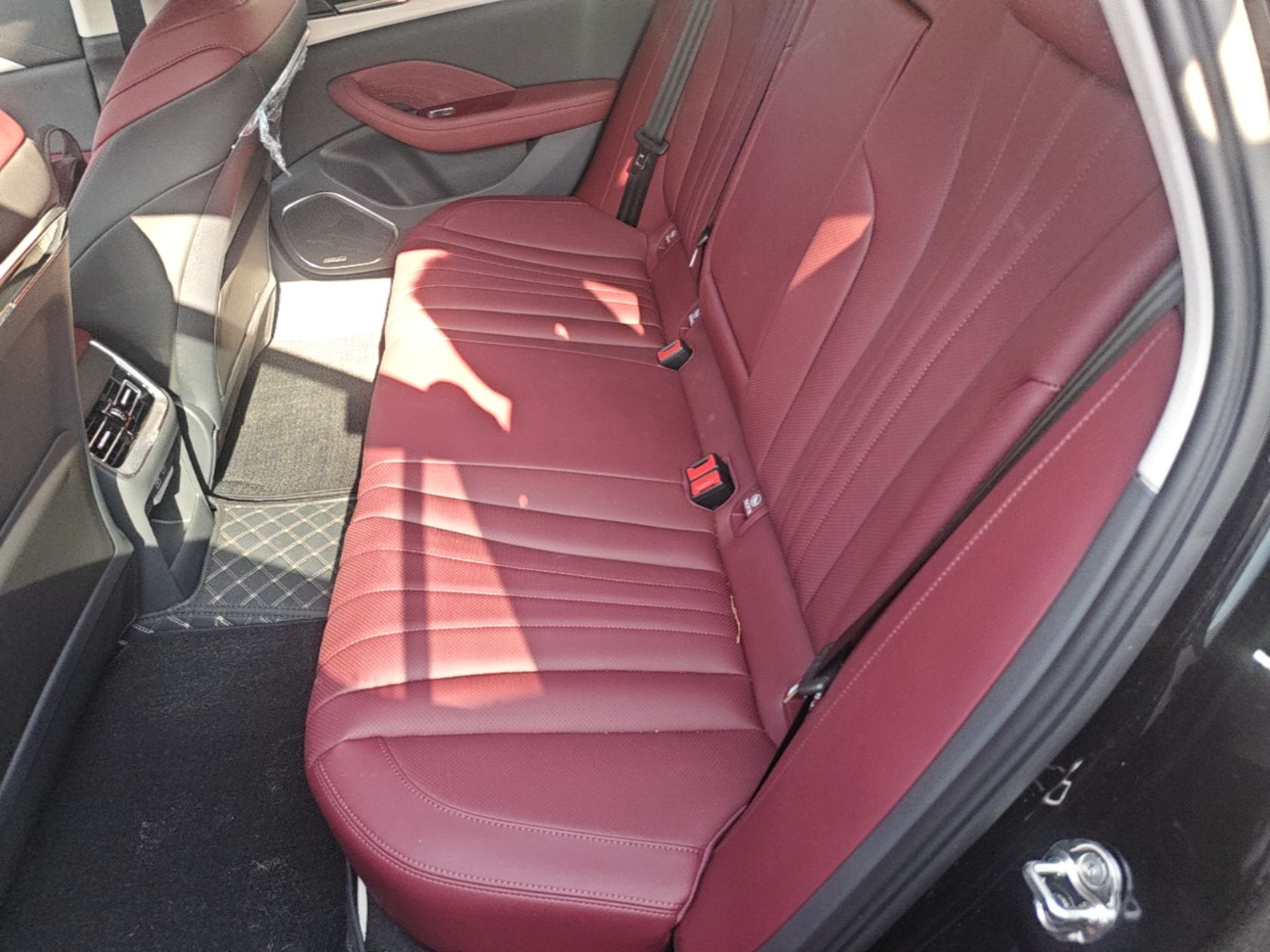 Hongqi H5 PHEV 2025 130 Super Hybrid Version — снимка 20