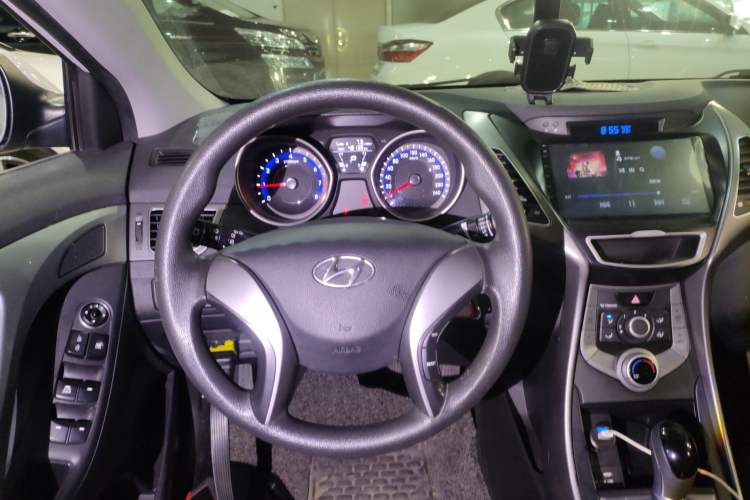 Used Hyundai Elantra (5th Generation / Langdong) 2016 1.6L Automatic Smart Version
