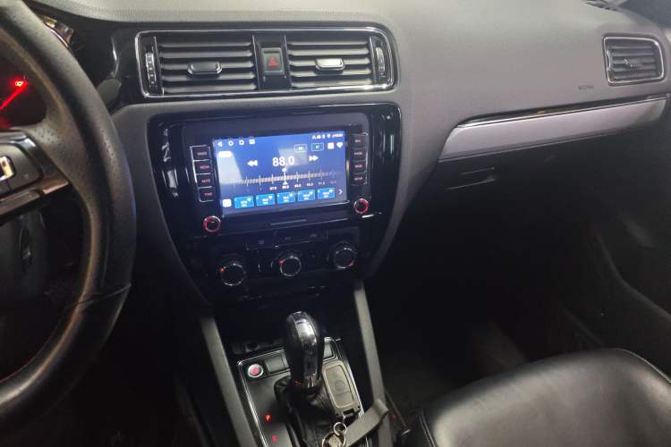 Used Volkswagen Sagitar 2017 1.6L Automatic Comfort Model Audio And AC Panel