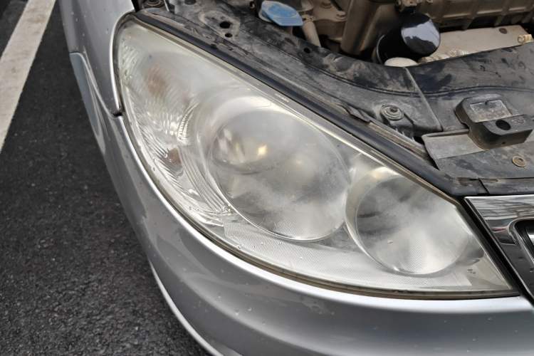 Used Volkswagen Lavida 2011 1.6L Automatic Premium Edition Right Front Headlight