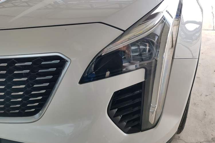 Used Cadillac XT4 2018 28T Two-Wheel-Drive Luxury Model
