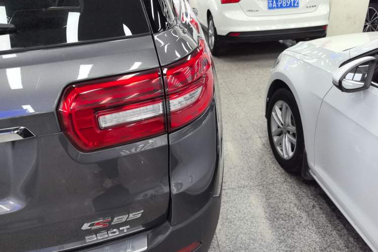 Used CHANGAN CS95 2017 2.0T Two-Wheel Drive Zhiyuan Edition Exterior 3