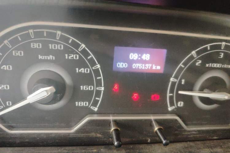 Used SAIC MAXUS Xintu V80 2021 2.0T Manual Classic City Delivery King Long Wheelbase Mid-Roof 3 Seats Odometer Close Up