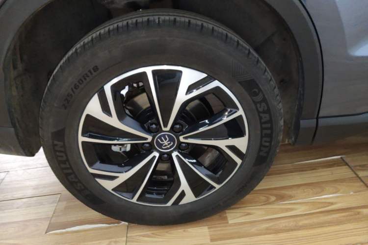 Used BYD Song Pro New Energy 2025 2nd Generation Intelligent Driving Version DM-i 75KM Leading Edition Right Rear Wheel Hub