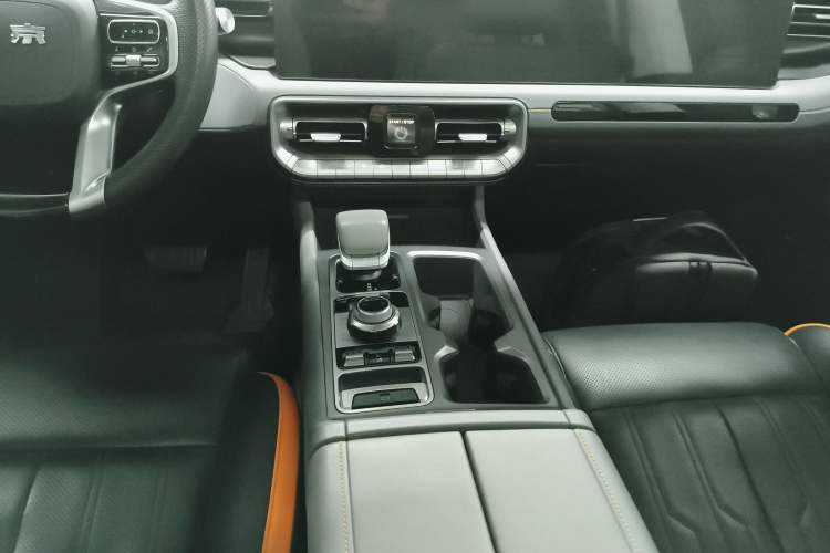 Used BAIC Off-Road BJ40 2024 2.0T All-New Urban Hunter Edition Ultimate Version
