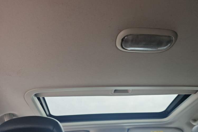 Used Jeep Compass 2015 2.0L Two-Wheel Drive Luxury Edition
