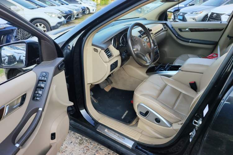 Used Mercedes-Benz R-Class 2010 R 350 L 4MATIC