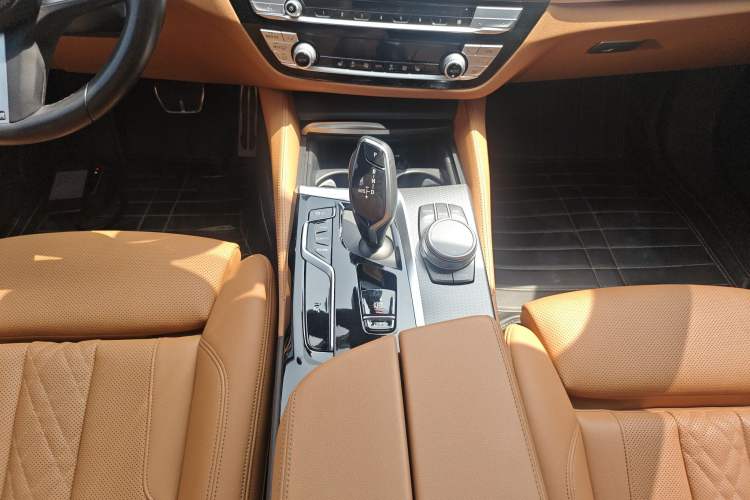 Used BMW 5 Series 2021 530i M Sport Package Gear Lever