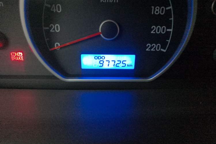 Used Hyundai Celesta 2011 1.6L Manual Comfort Edition Odometer Close Up