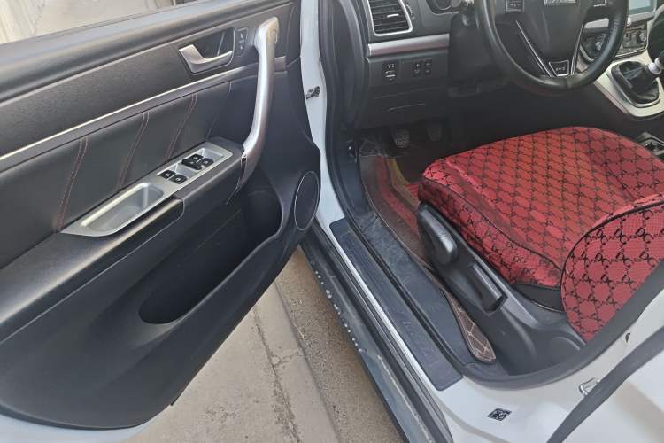 Used Haval M6 2019 1.5T Manual Two-Wheel Drive Urban Version China VI Standard
