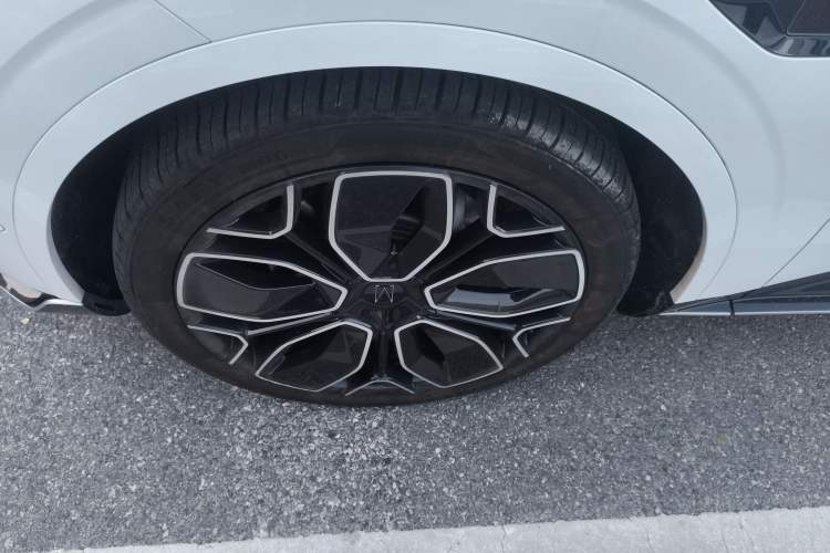 Used Avatr 11 2023 Long-Range Single-Motor Version 5 Seats
