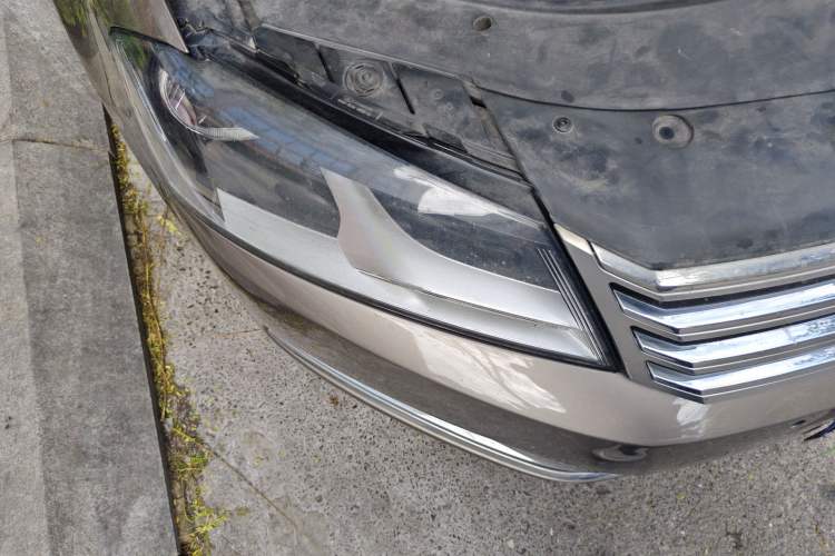 Used Volkswagen Magotan 2016 1.8TSI Smart Comfort Model Right Front Headlight