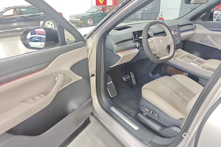 Used Nio ES8 2023 75 kWh Executive Edition Driver Seat