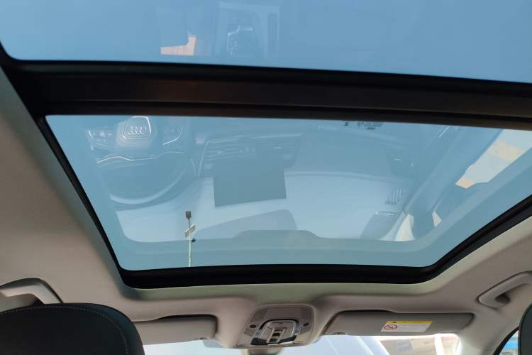 Used Audi Q5L 2022 45T Luxury Dynamic Model Headliner