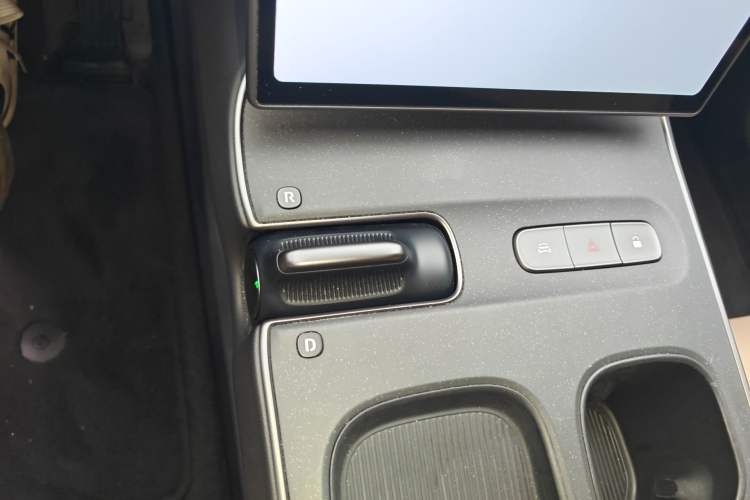 Used Nio ET5 2022 75 kWh Gear Lever