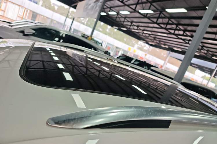 Used Volkswagen Tiguan L 2019 330TSI Automatic Two-Wheel Drive Smart Luxury Version China VI Standard
