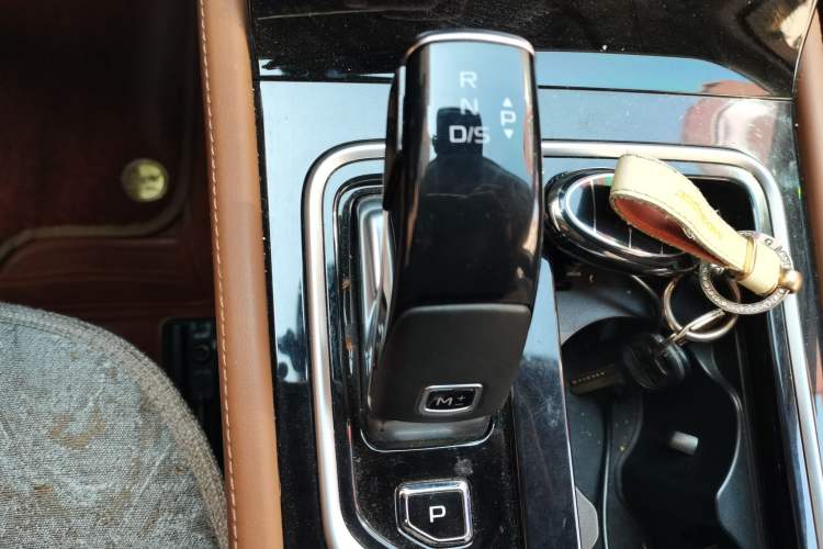 Used Bestune T99 2022 20TD Automatic Sport Prestige Special Edition Gear Lever