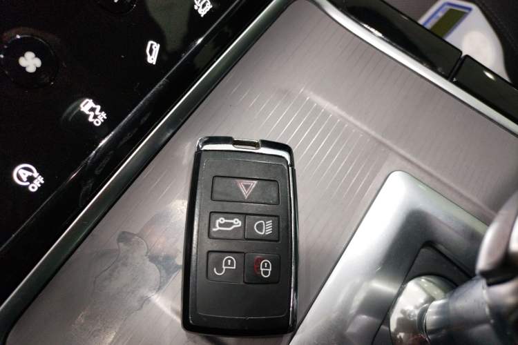 Used Land Rover Range Rover Evoque 2020 249 PS Youth Edition
