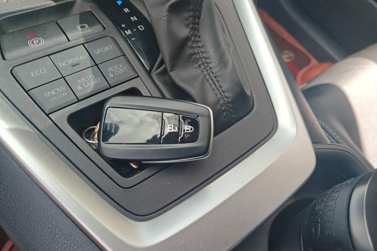 Used Toyota Wildlander 2023 2.0L CVT Four-Wheel Drive Luxury PLUS Edition Vehicle Key