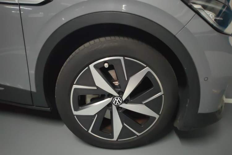 Used Volkswagen ID.4 CROZZ 2022 Long-Range Lite PRO Edition Right Front Wheel Hub