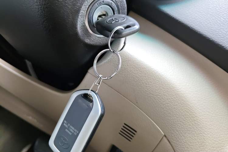 Used Toyota Highlander 2009 2.7L Two-Wheel Drive 7-Seater Luxury Edition Vehicle Key